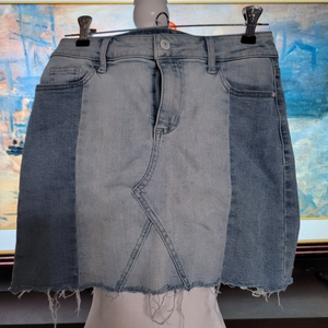 Celebrity Pink size 3‎ distressed denim mini jean skirt